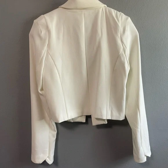 DO+BE cropped open blazer in off white/cream color. Size Small - Picture 2 of 7